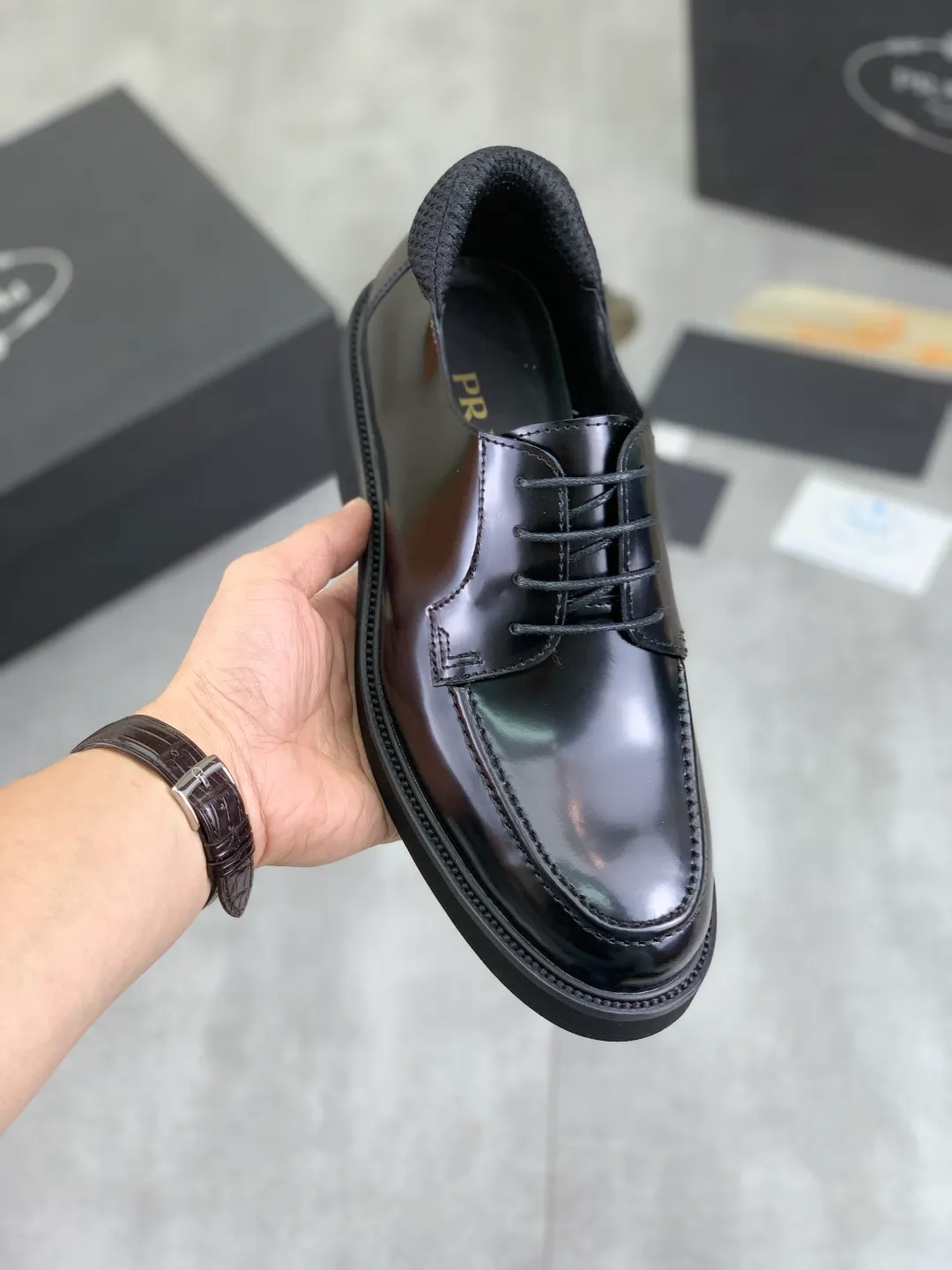 Men's shoes 💰P480 new style 💰 💎💎💎 water-dyed cow lining original order quality PRADA —🆘.Prada original purchase agent, high-end business leather shoes, fabric: imported from Italy cowhide material ➕ water-dyed cow lining/cowhide lining ➕ special original outsole, fine workmanship, real thing ^_^ Photographed 🎬size: 39-44